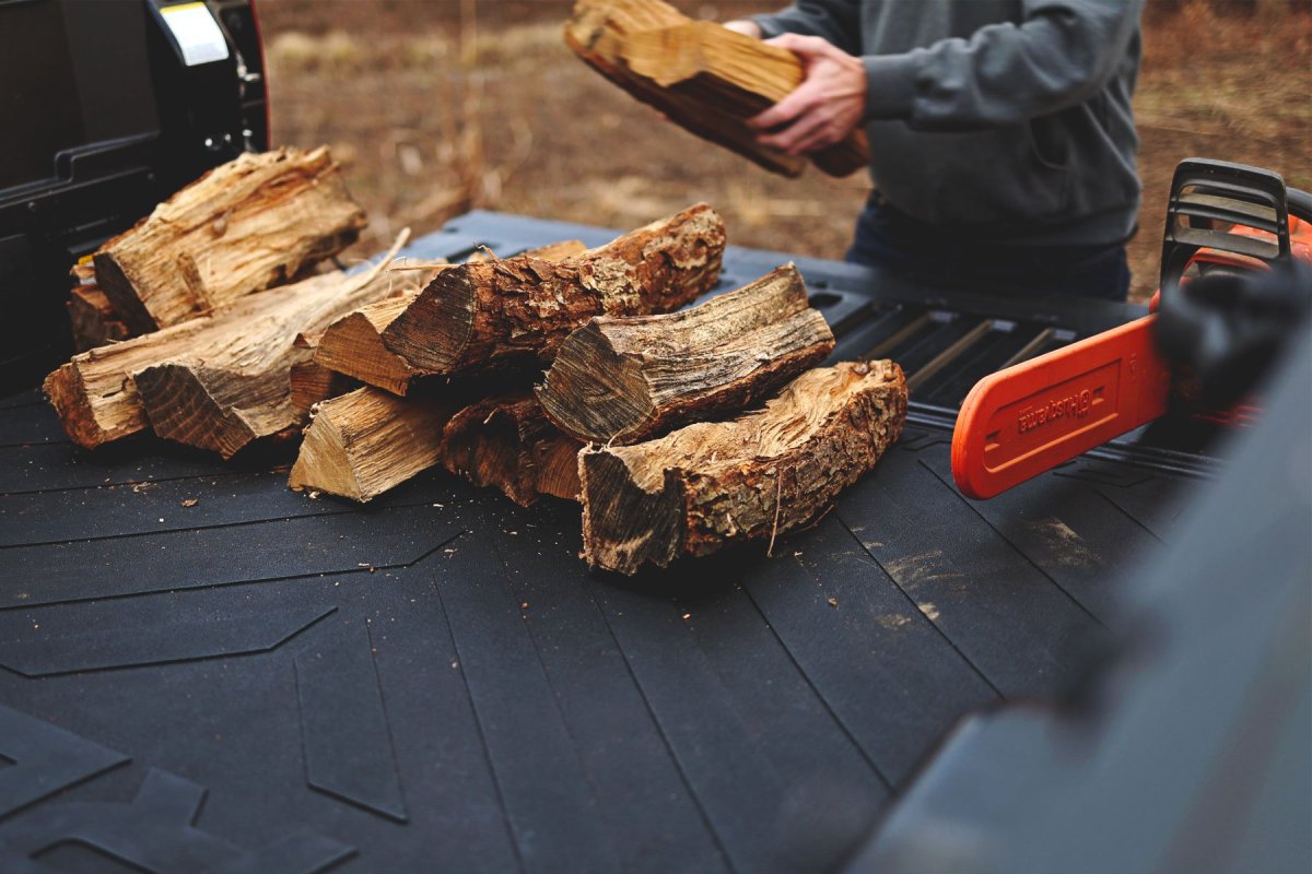 Toyota Tacoma Truck Bed Mat - Rough Country - 5 ft Bed, RC Logo, 3/8 in Nyracord - '24-'26